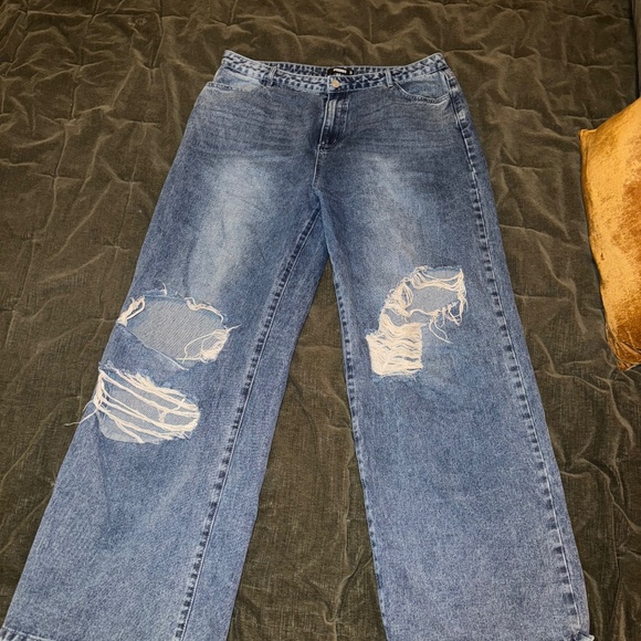 Missguided Distressed Denim - Picture 1 of 3
